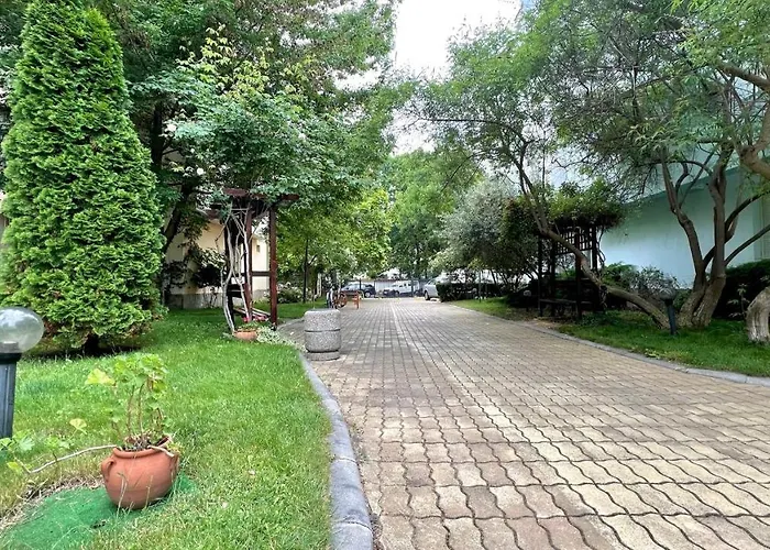 Bratanov Yassen Vilage