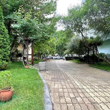 Bratanov Yassen Vilage