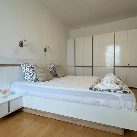Apartament Bratanov Yassen Vilage Słoneczny Brzeg