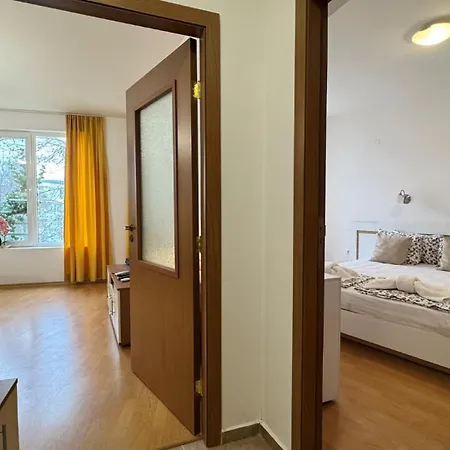 Bratanov Yassen Vilage Apartment Slantschew brjag